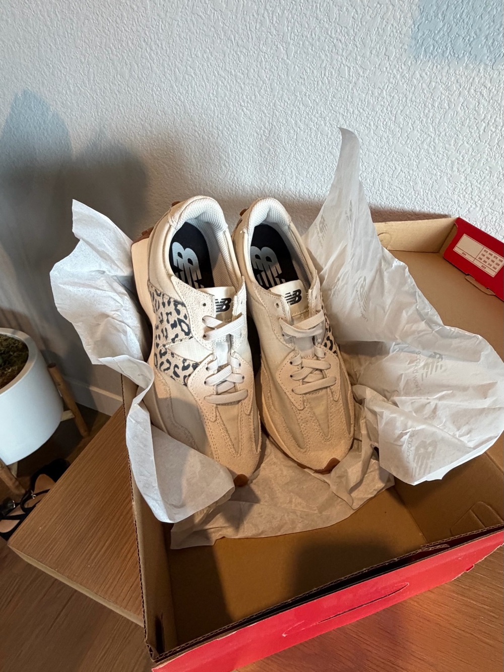 New Balance Exclusive 327 Sneakers
Linen/Sea Salt/Leopard - 9.5 - Picture 4 of 13